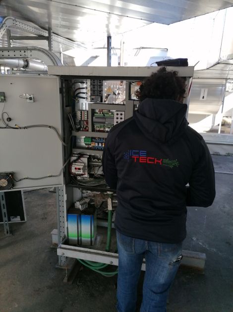 Matteo Prandelli, rappresentante dell'azienda Ice Teck, è il tuo frigorista professionista e certificato che fornisce assistenza per apparecchiature di refrigerazione, quadri elettrici e automazioni industriali a Barbariga e nell'intera provincia di Brescia.